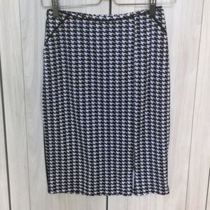 2/$11 or 3/$15 ♦️ Venus Houndstooth Skirt - Small